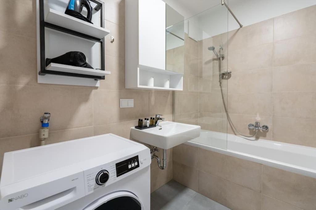 Cute 1Br Hideaway & City Quick By Hm Вена Экстерьер фото